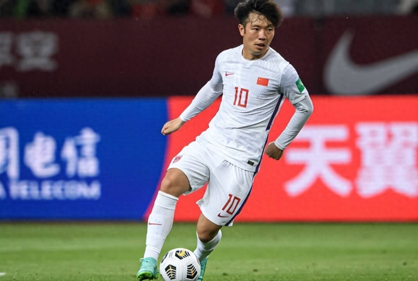 PG电子-大比分获胜首场状态出色，RNG观众沸腾！，阿扎伦卡重返赛场引发球迷热议-PG电子