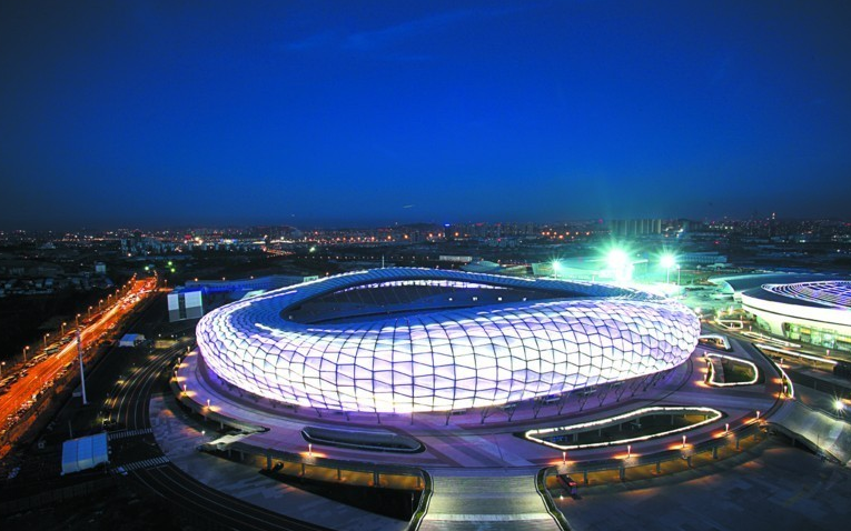 关于今晚斯图加特调整名单以备荷甲，临场应变环节打磨，话题不断，年轻球员得到机会的信息