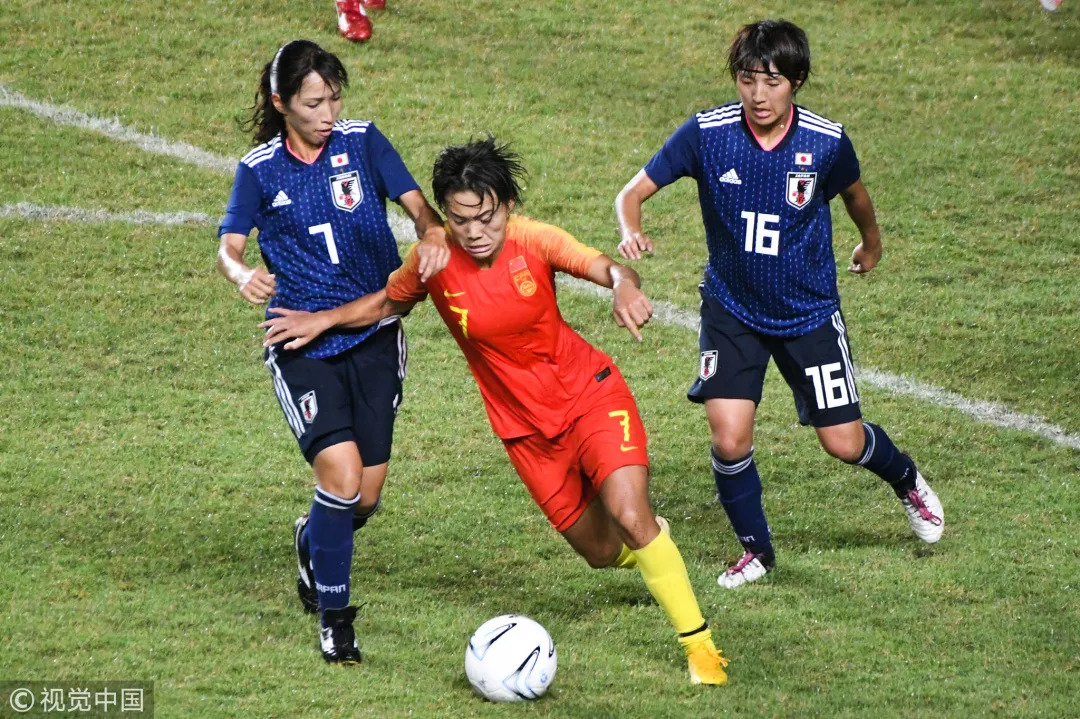 关于今晚斯图加特调整名单以备荷甲，临场应变环节打磨，话题不断，年轻球员得到机会的信息